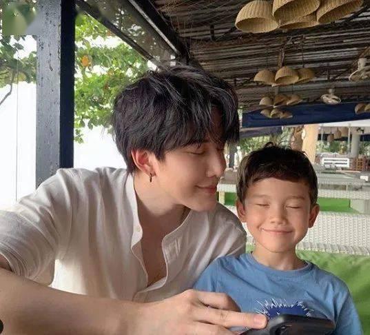 娱乐圈吃瓜不成反掉马,吃瓜不成反掉马，揭秘明星隐私风波